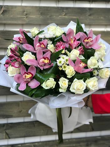 Букет цветов из: Розы и Хризантемы в Аббакумово