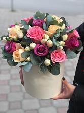 Цветочная композиция из Розы в шляпной коробке в Аббакумово